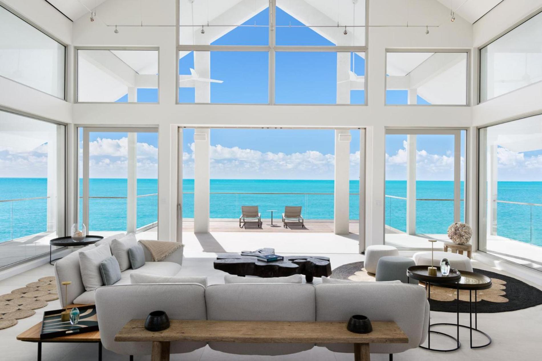 Villa La South, Luxury Oceanfront On Sapodilla Bay