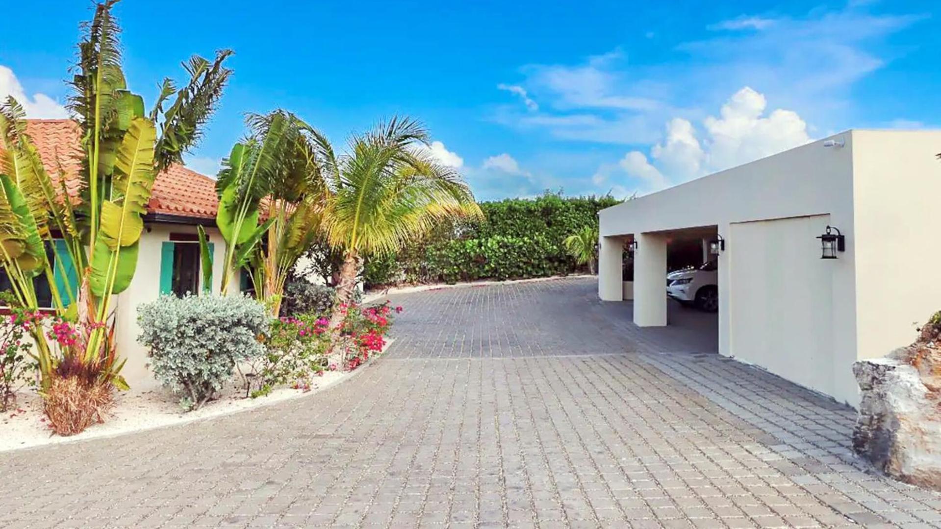 Alta Bella And Villa Taylor Bay Beach