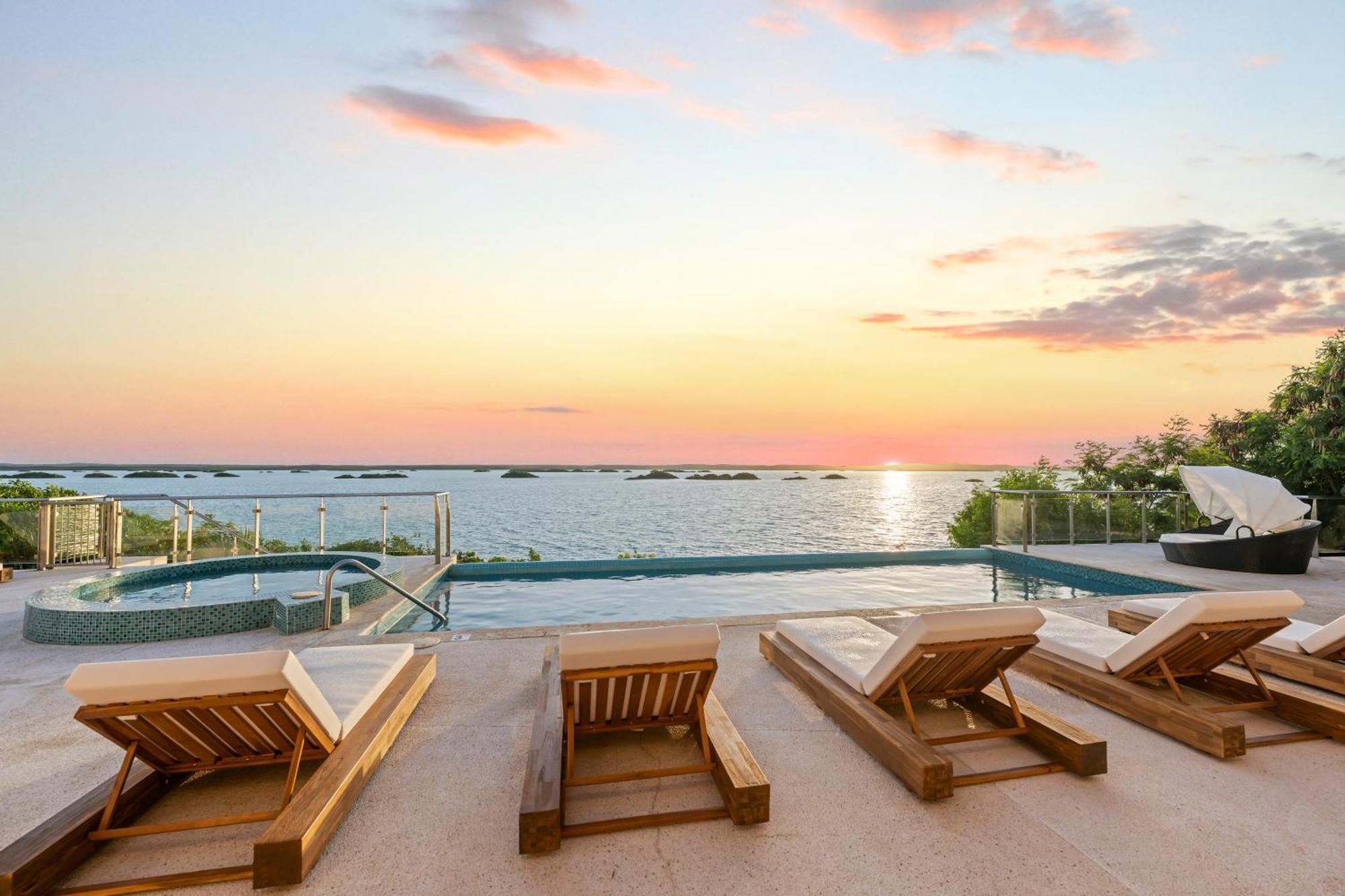 Alta Bella And Villa Taylor Bay Beach