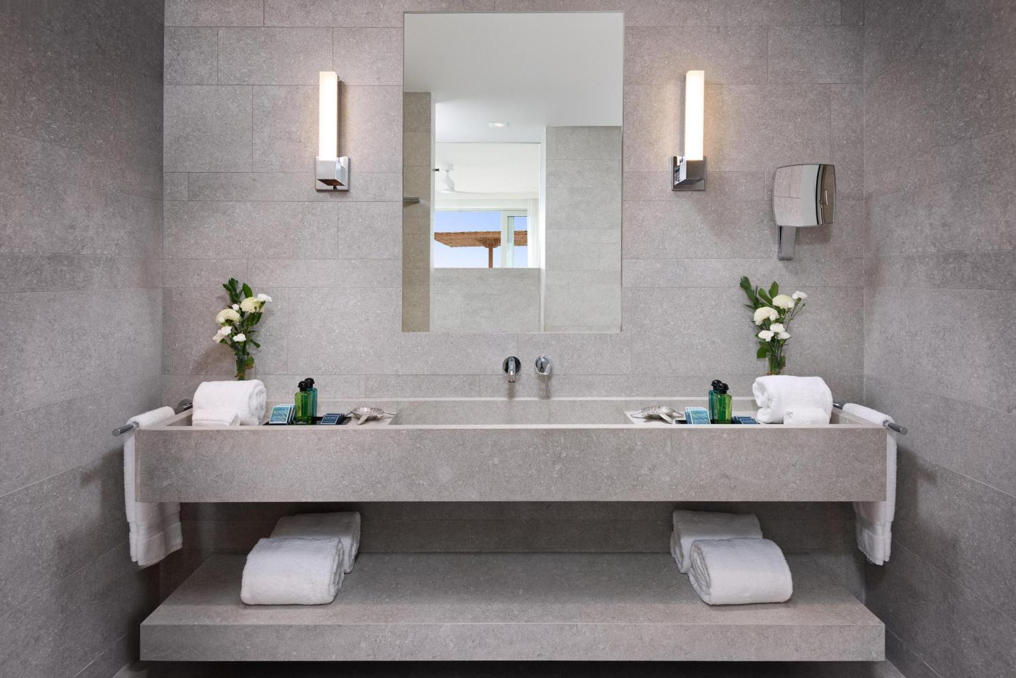 La South, Luxury Oceanfront On Sapodilla Bay