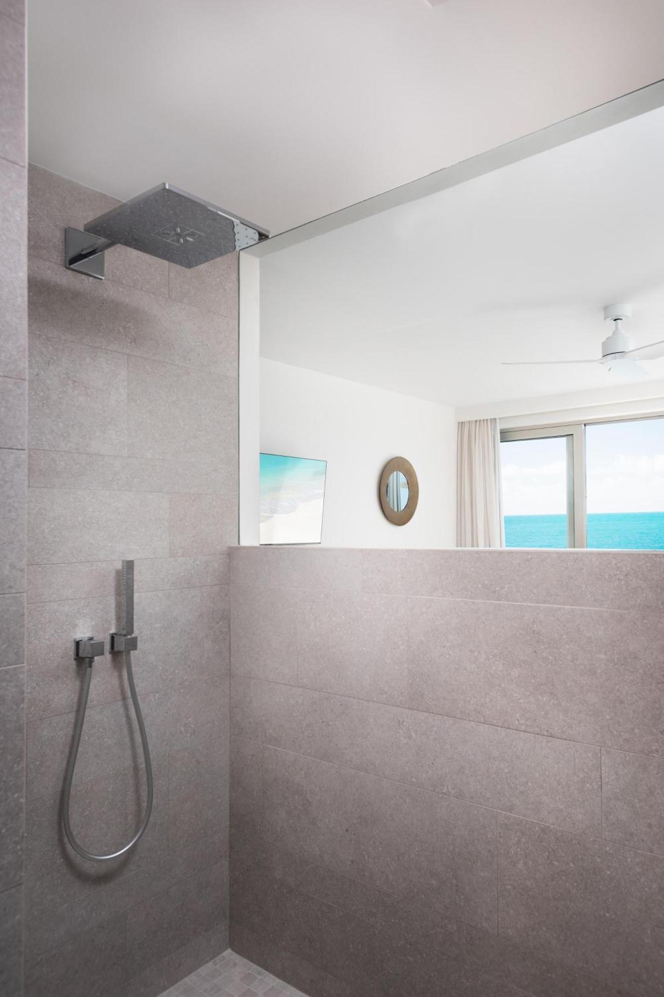 La South, Luxury Oceanfront On Sapodilla Bay *