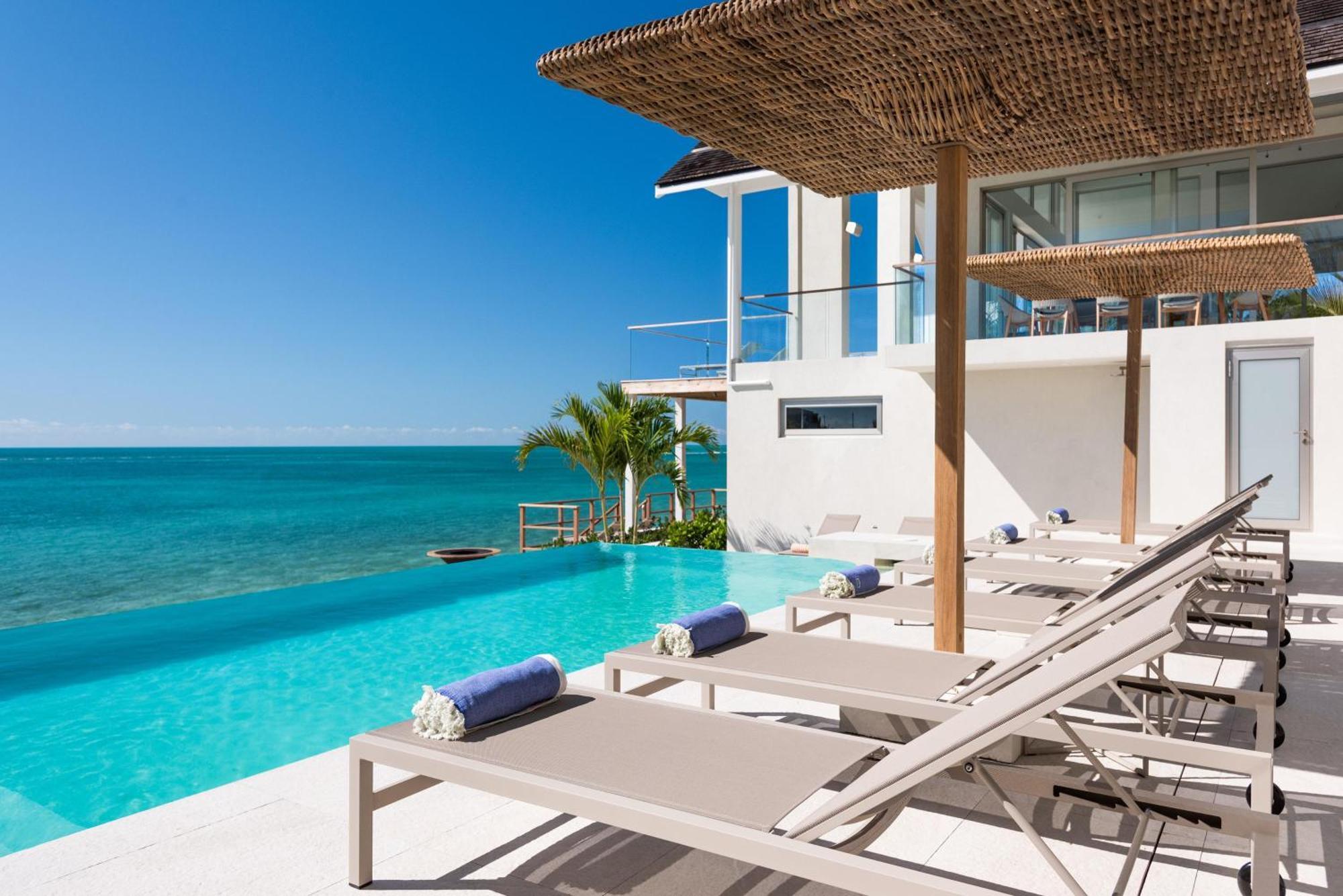 La South, Luxury Oceanfront On Sapodilla Bay Villa *