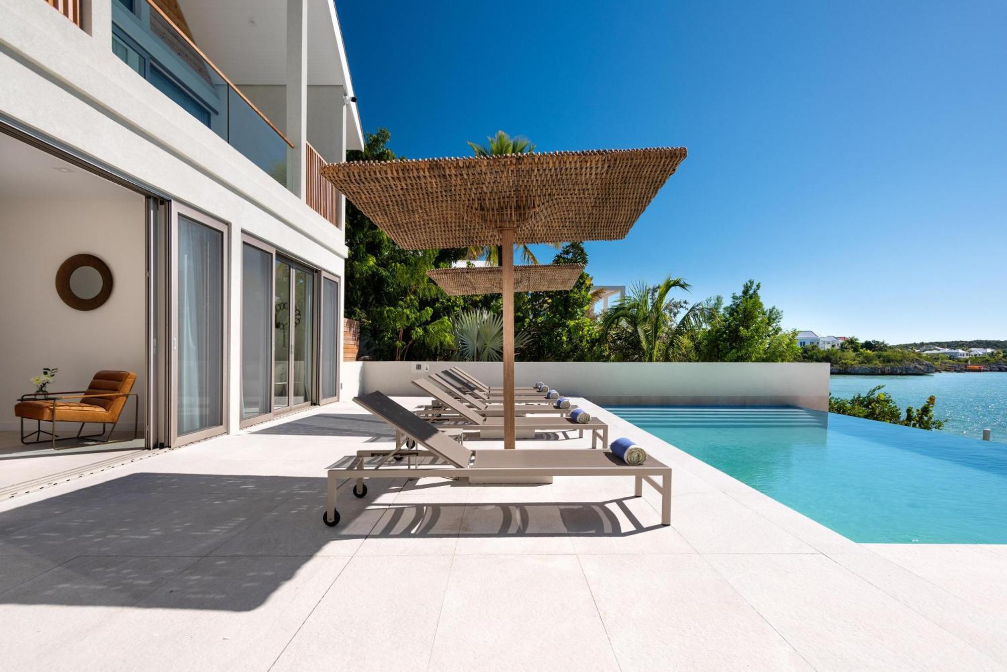 La South, Luxury Oceanfront On Sapodilla Bay Villa *