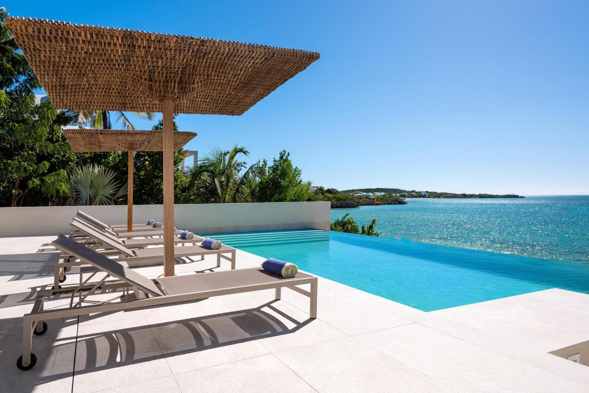La South, Luxury Oceanfront On Sapodilla Bay Villa Taylor Bay Beach