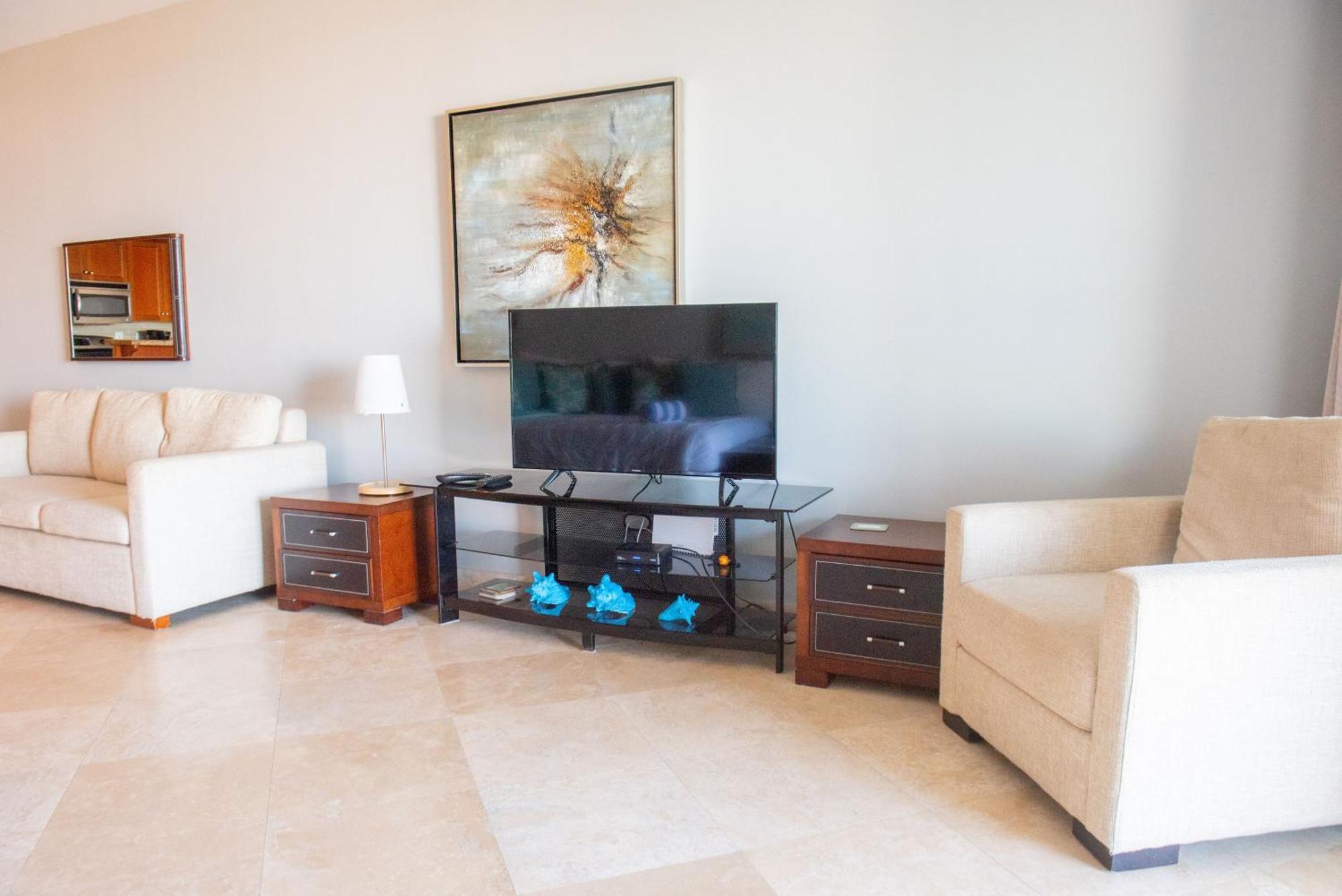 Apartment Private Poolside, Loft-like With Panoramic Grace Bay Views, Walk To Beach, Restaurants, & Marina! *