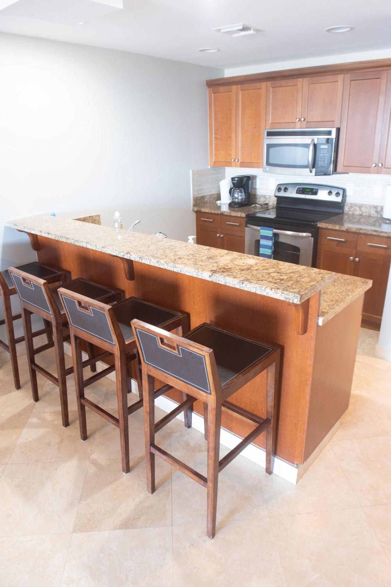 Private Poolside, Loft-like With Panoramic Grace Bay Views, Walk To Beach, Restaurants, & Marina! Turtle Cove