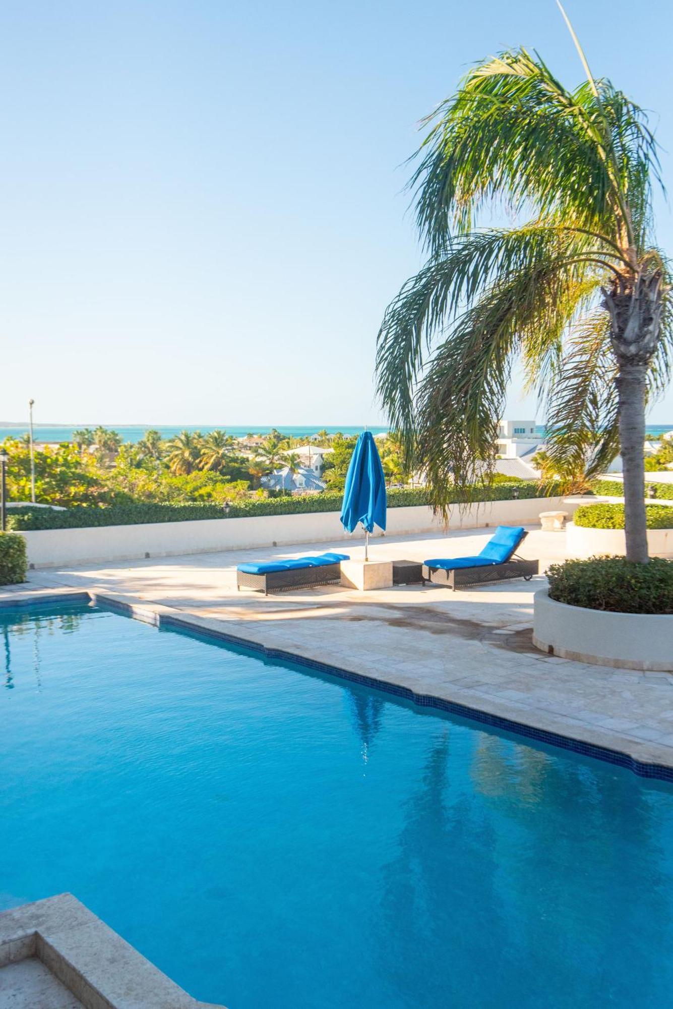 Private Poolside, Loft-like With Panoramic Grace Bay Views, Walk To Beach, Restaurants, & Marina! Apartment