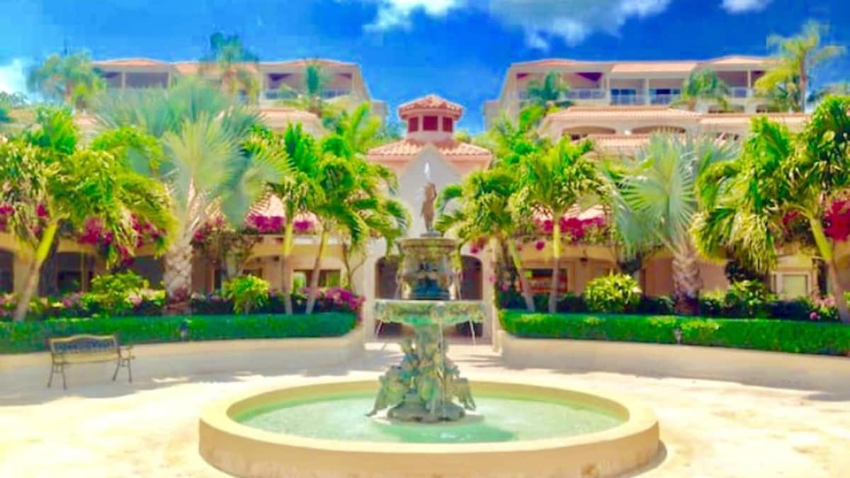 Apartment Private Poolside, Loft-like With Panoramic Grace Bay Views, Walk To Beach, Restaurants, & Marina!