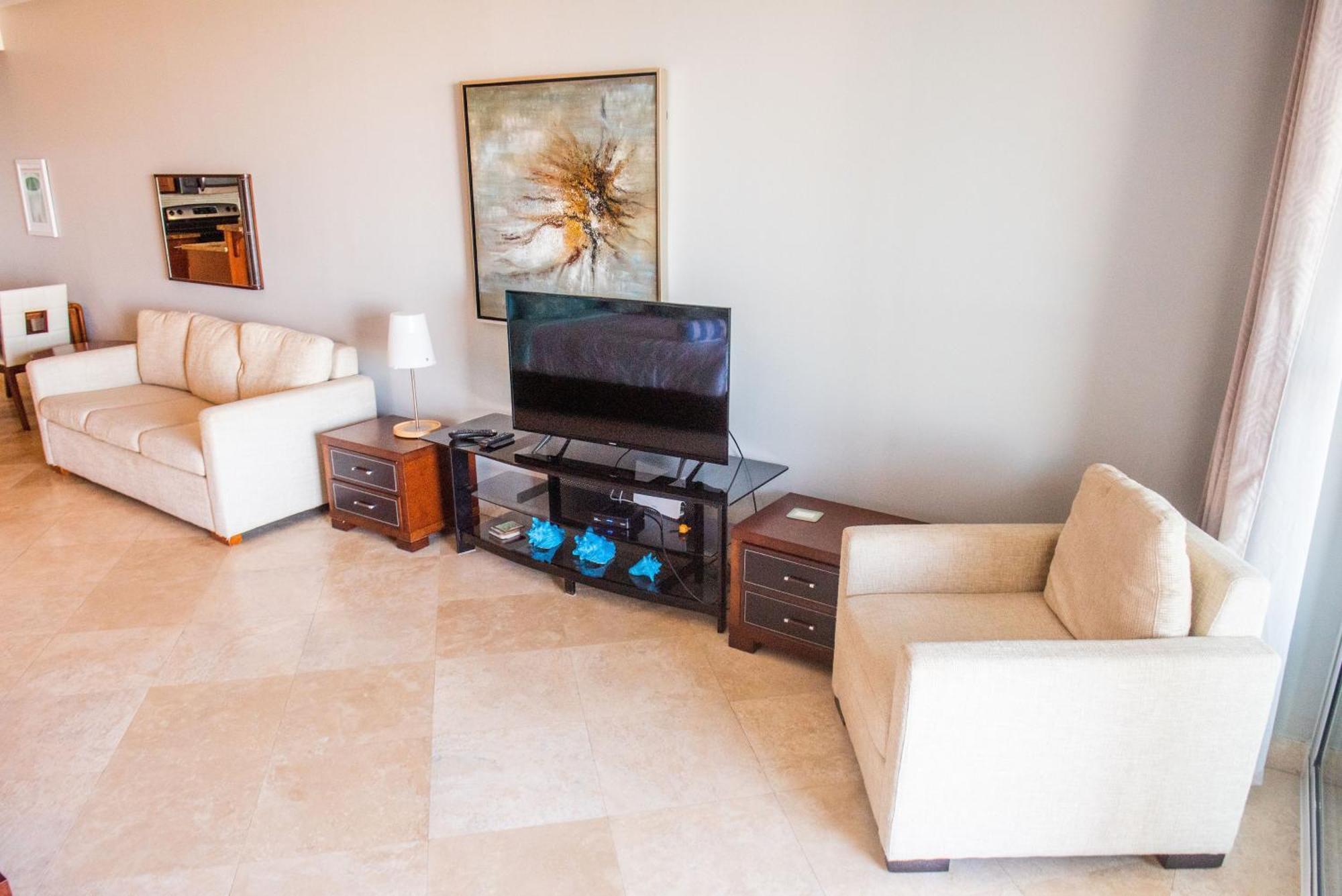 Apartment Private Poolside, Loft-like With Panoramic Grace Bay Views, Walk To Beach, Restaurants, & Marina!