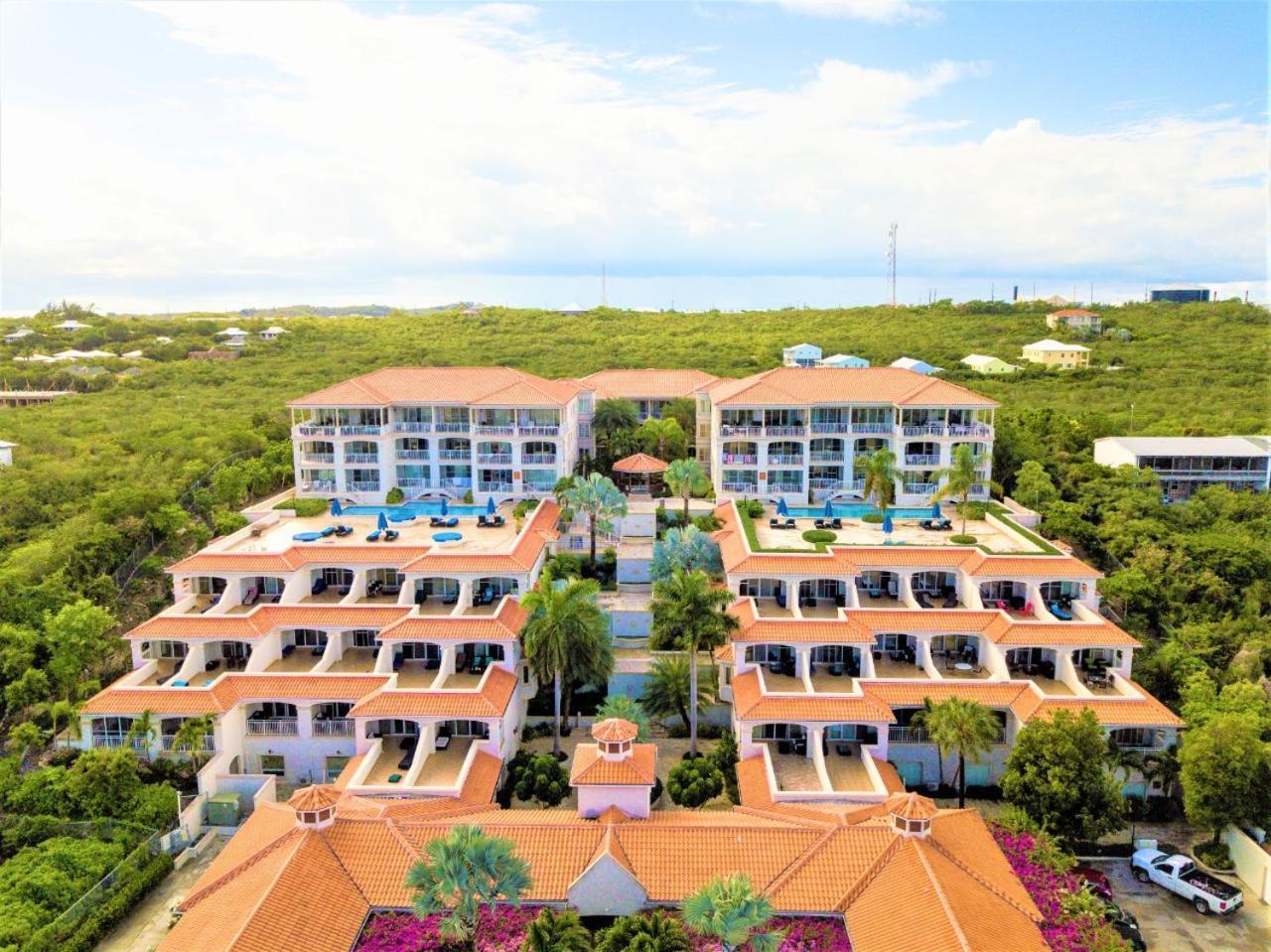 Apartment Private Poolside, Loft-like With Panoramic Grace Bay Views, Walk To Beach, Restaurants, & Marina! Turtle Cove