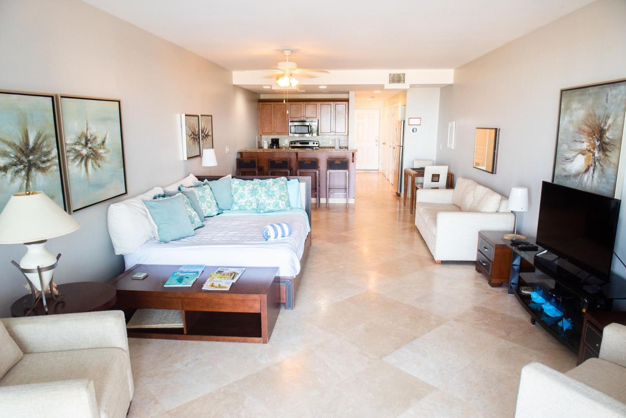 Private Poolside, Loft-like With Panoramic Grace Bay Views, Walk To Beach, Restaurants, & Marina! *