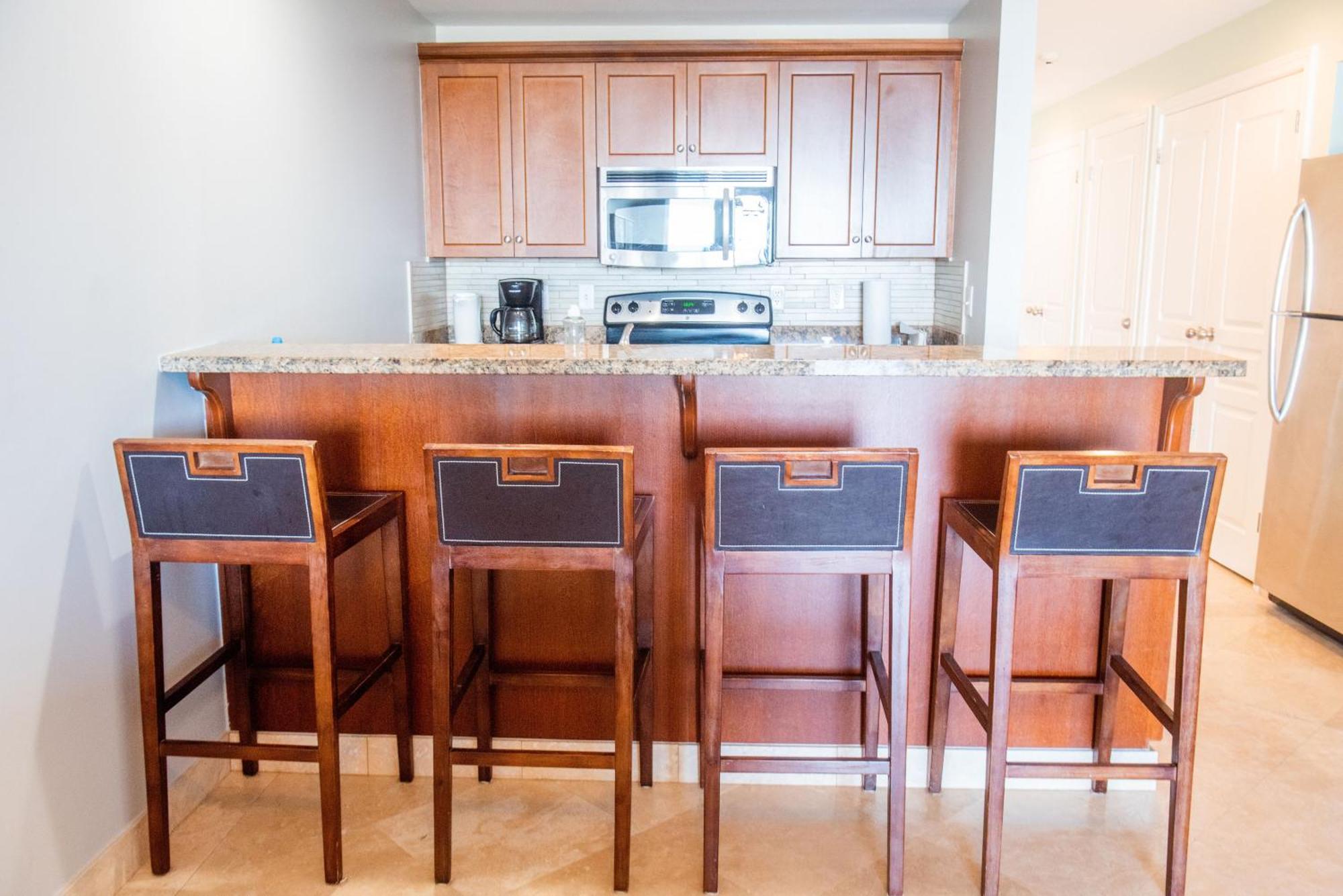 Apartment Private Poolside, Loft-like With Panoramic Grace Bay Views, Walk To Beach, Restaurants, & Marina!