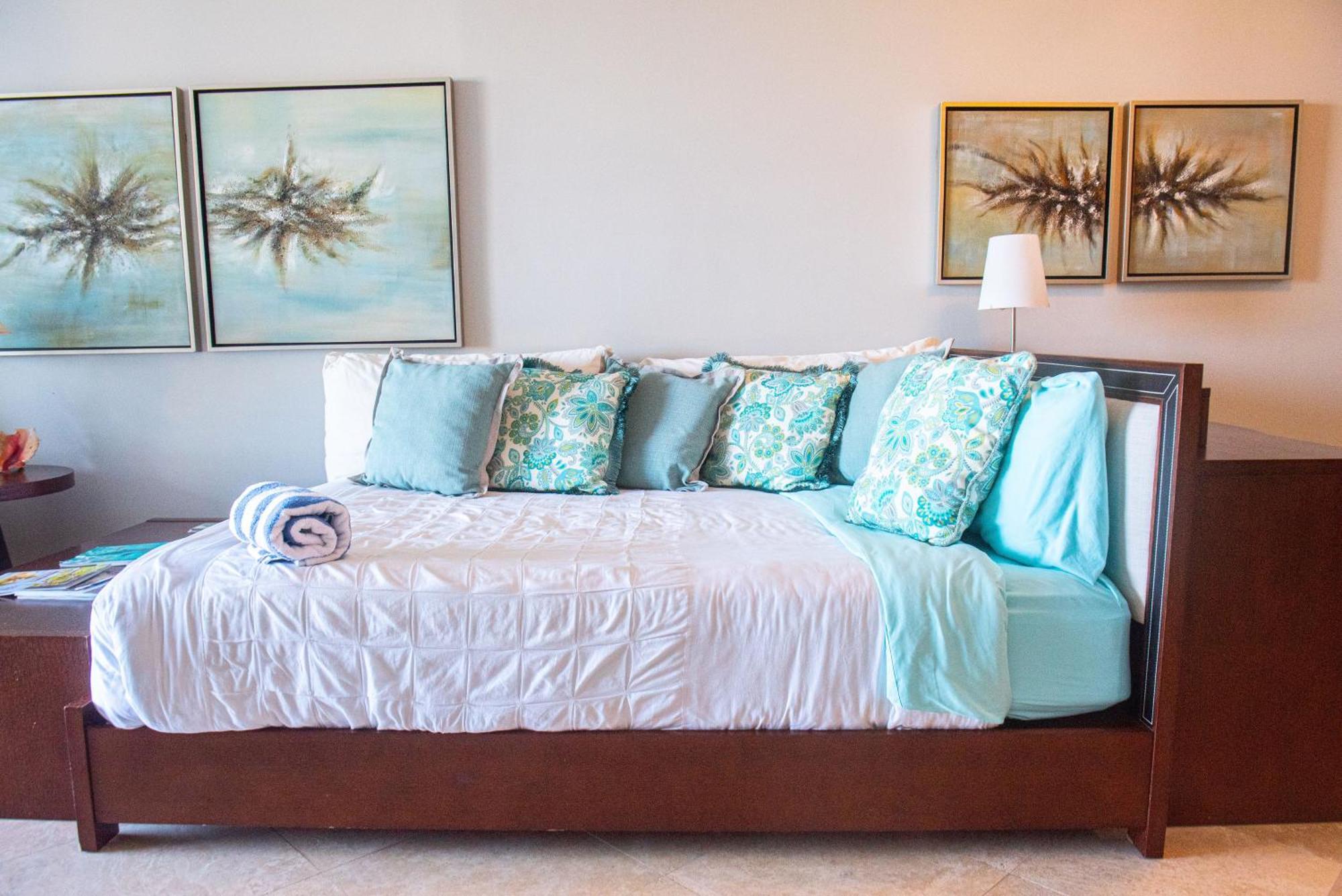 Private Poolside, Loft-like With Panoramic Grace Bay Views, Walk To Beach, Restaurants, & Marina! Apartment *