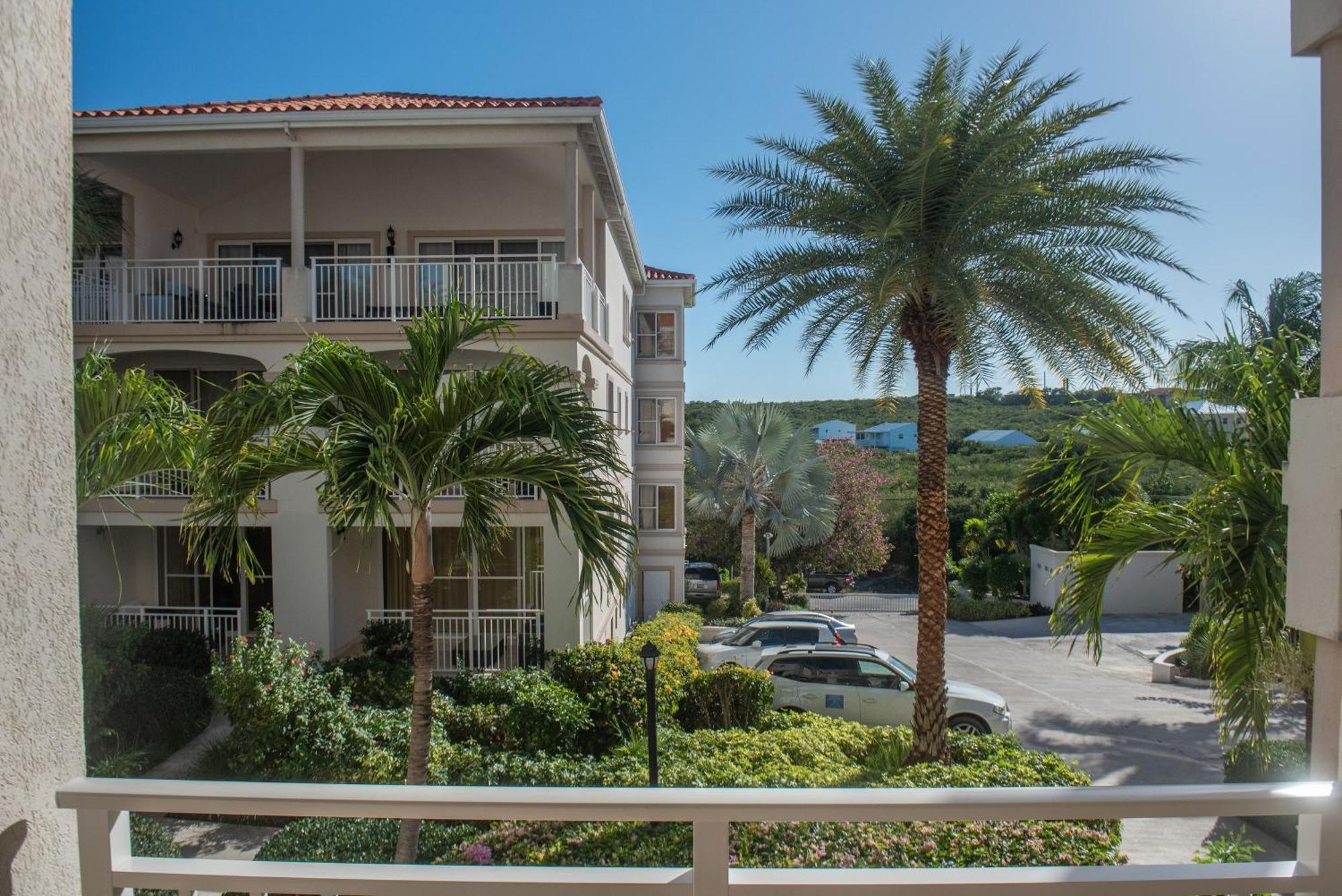 Apartment Private Poolside, Loft-like With Panoramic Grace Bay Views, Walk To Beach, Restaurants, & Marina! Turtle Cove