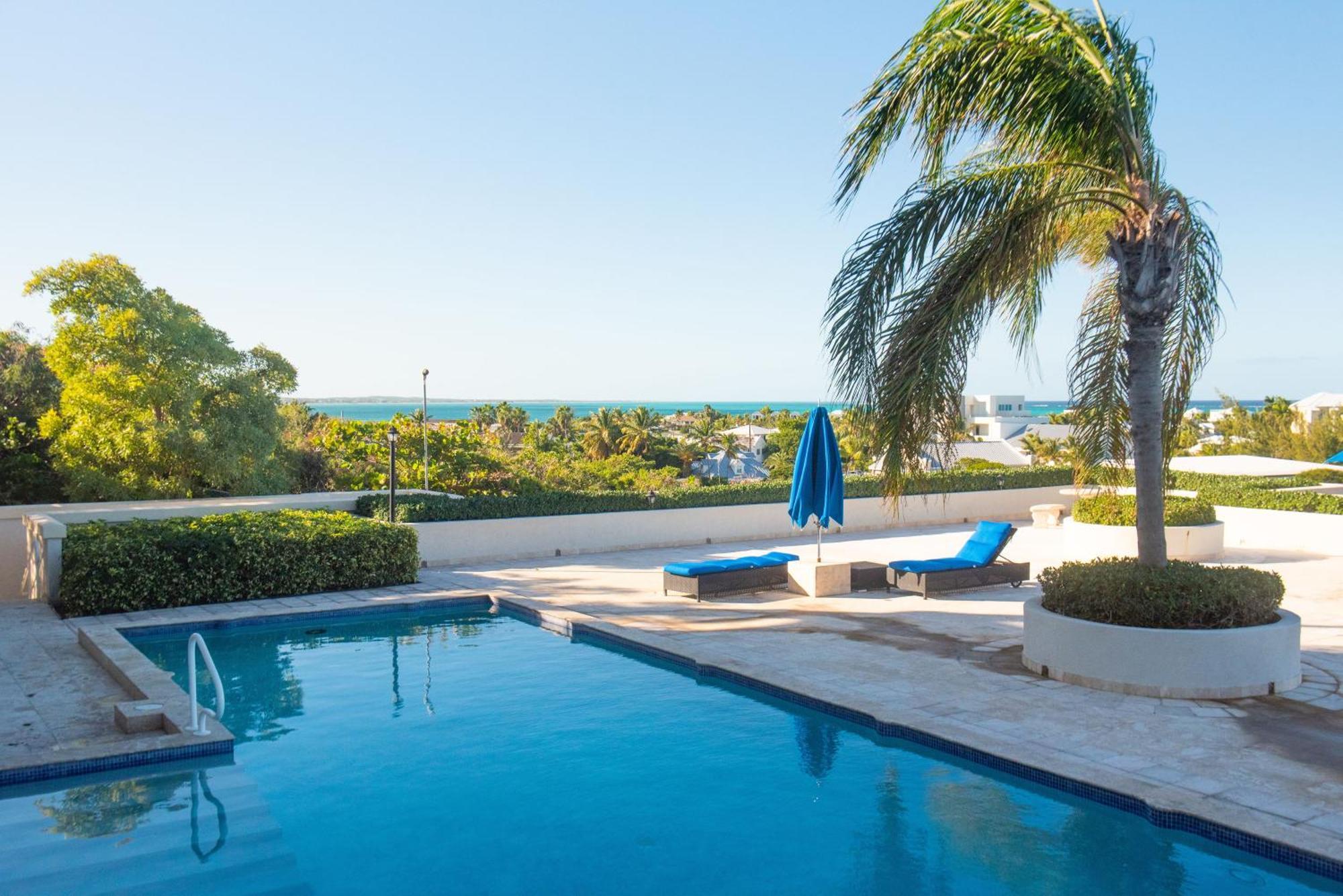 Private Poolside, Loft-like With Panoramic Grace Bay Views, Walk To Beach, Restaurants, & Marina! Turtle Cove