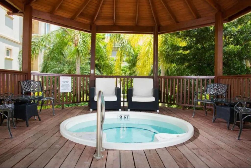 Private Poolside, Loft-like With Panoramic Grace Bay Views, Walk To Beach, Restaurants, & Marina! Apartment