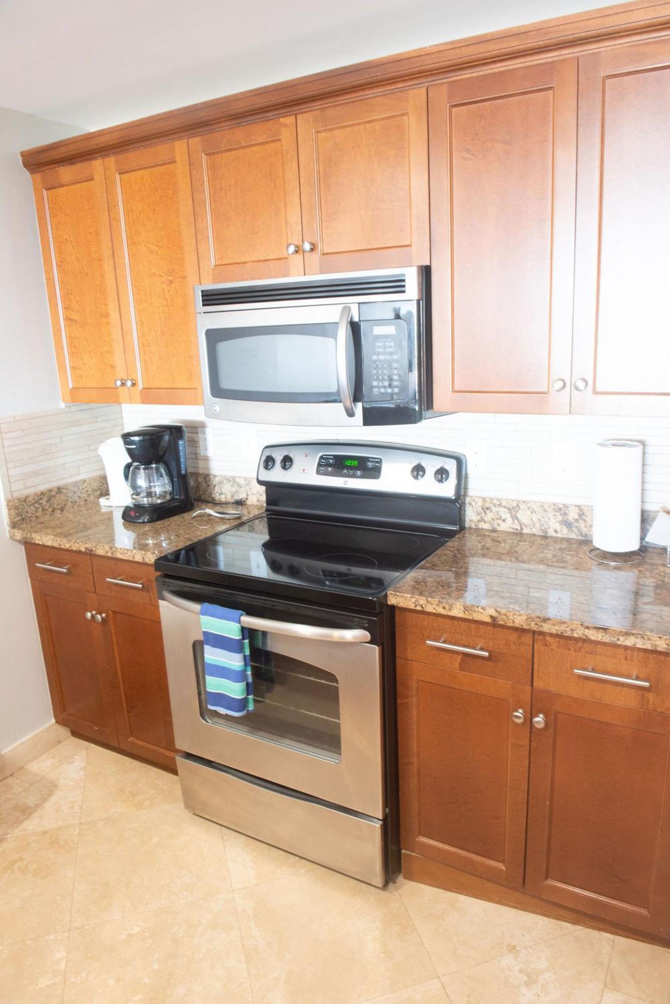 Apartment Private Poolside, Loft-like With Panoramic Grace Bay Views, Walk To Beach, Restaurants, & Marina!