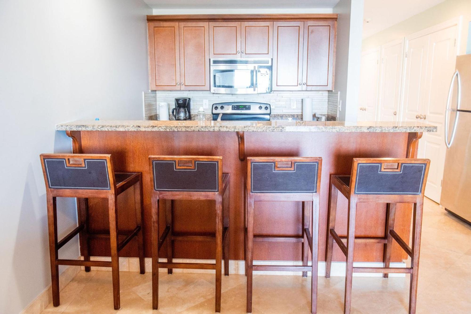 Apartment Private Poolside, Loft-like With Panoramic Grace Bay Views, Walk To Beach, Restaurants, & Marina!