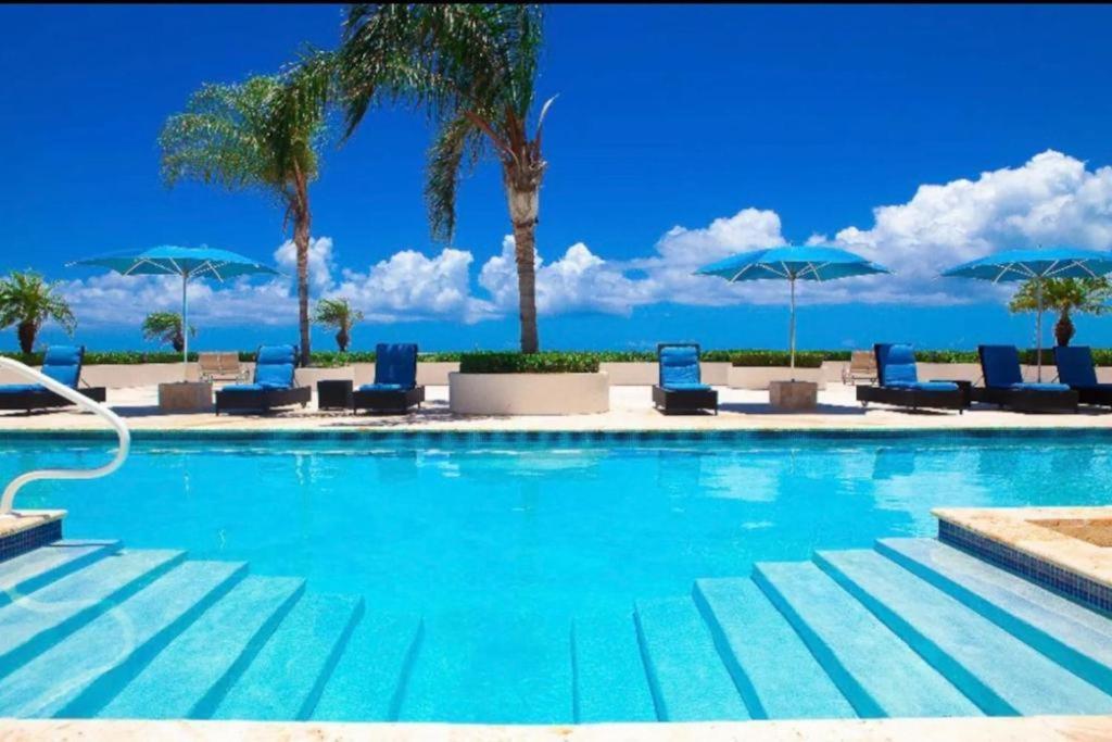 Private Poolside, Loft-like With Panoramic Grace Bay Views, Walk To Beach, Restaurants, & Marina! Turtle Cove