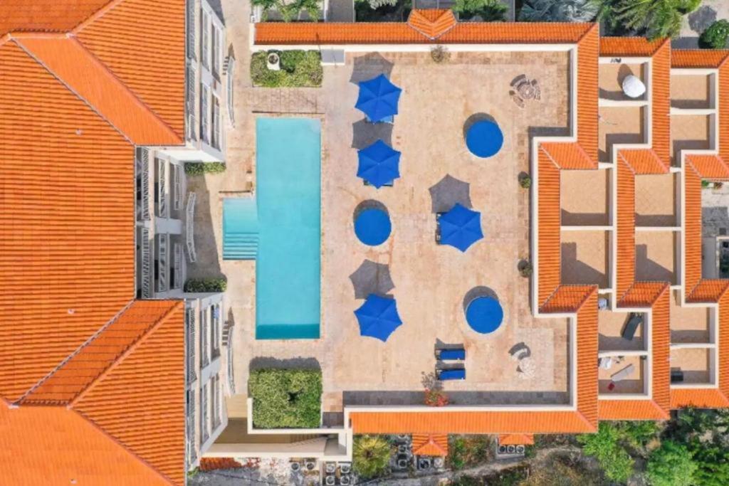 Apartment Private Poolside, Loft-like With Panoramic Grace Bay Views, Walk To Beach, Restaurants, & Marina!