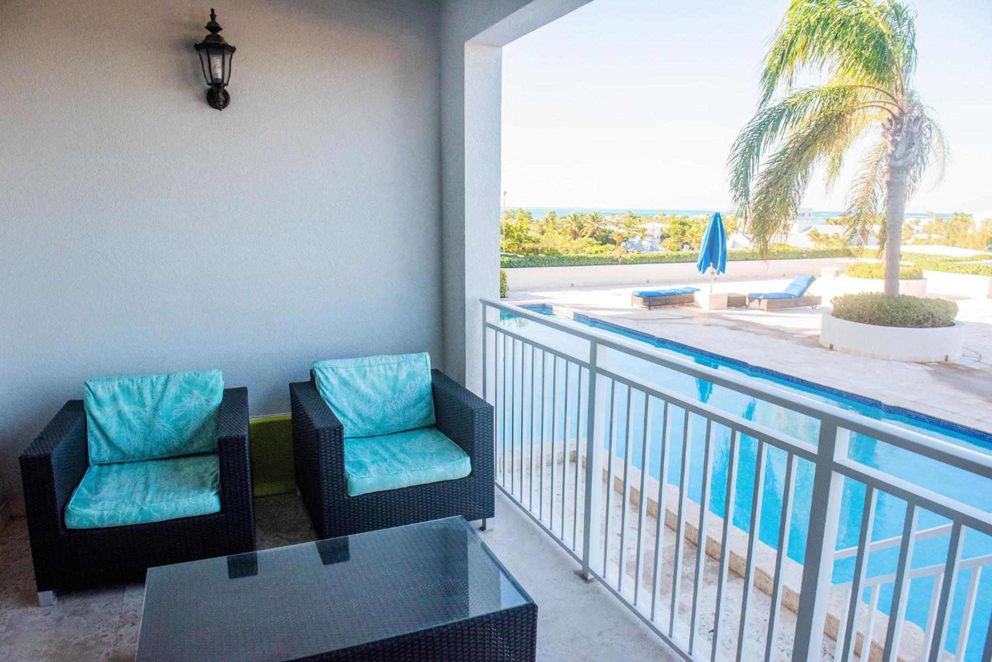 Apartment Private Poolside, Loft-like With Panoramic Grace Bay Views, Walk To Beach, Restaurants, & Marina!