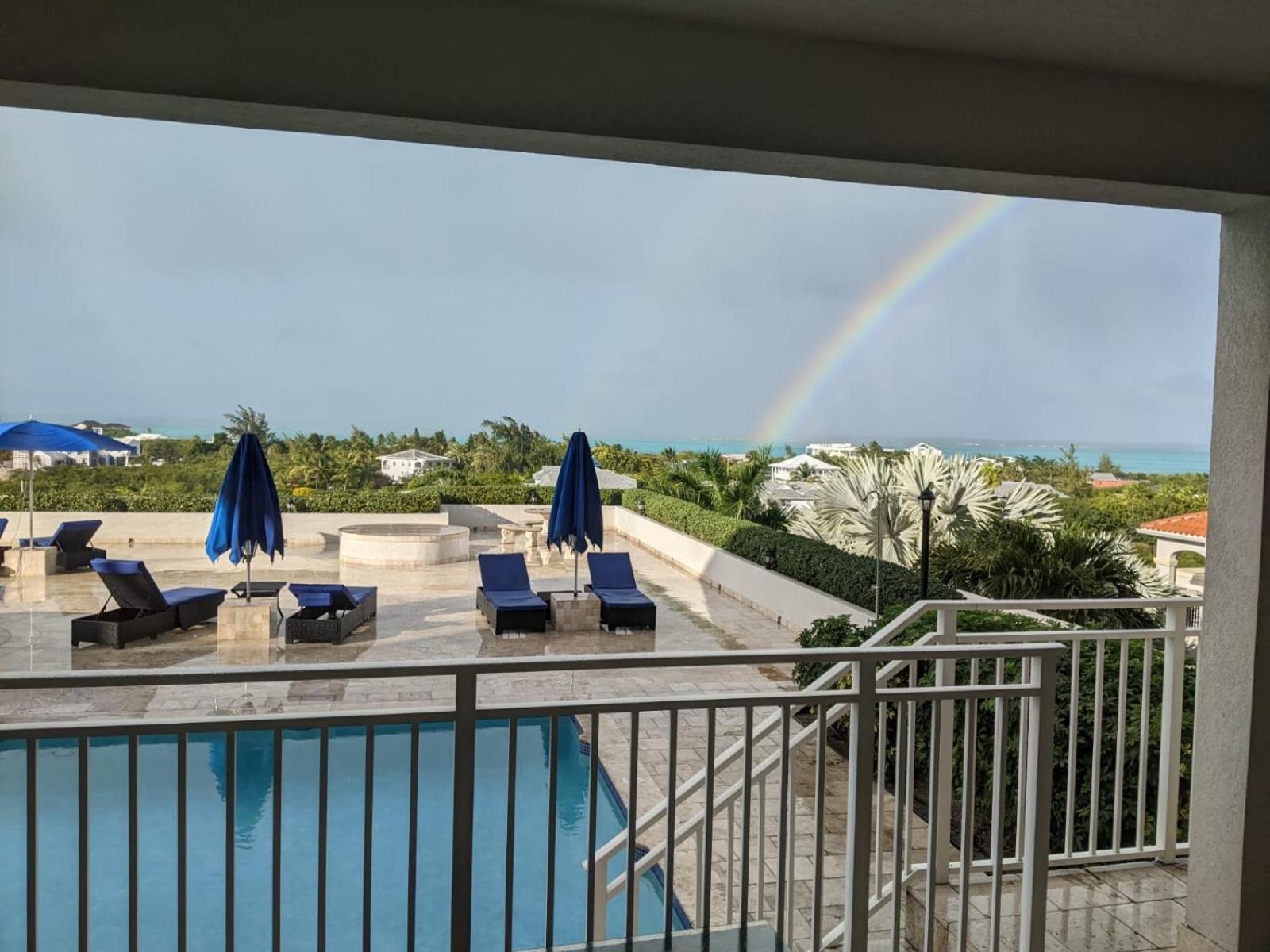 Apartment Private Poolside, Loft-like With Panoramic Grace Bay Views, Walk To Beach, Restaurants, & Marina!