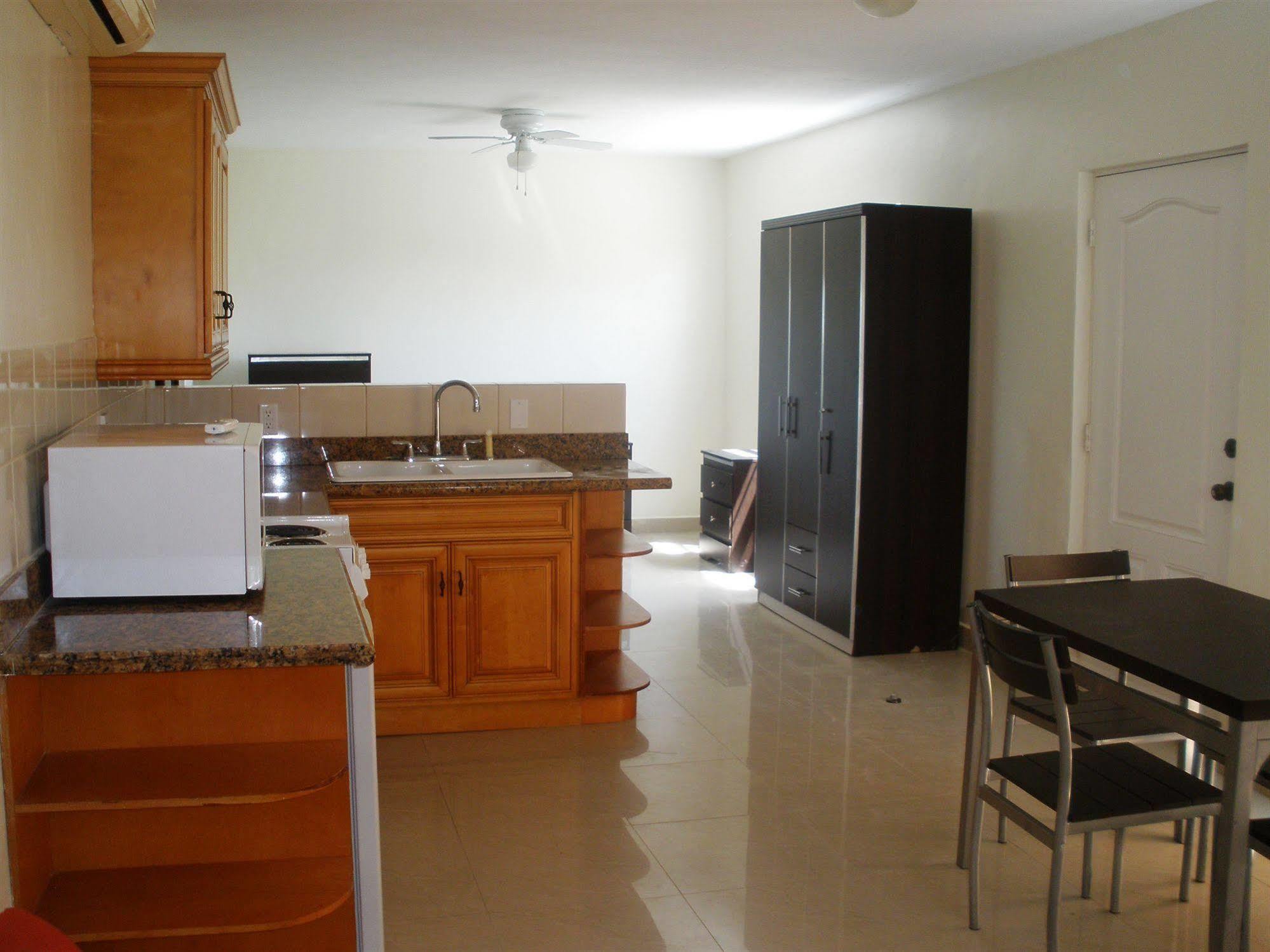 Carib Club Apartment Grace Bay
