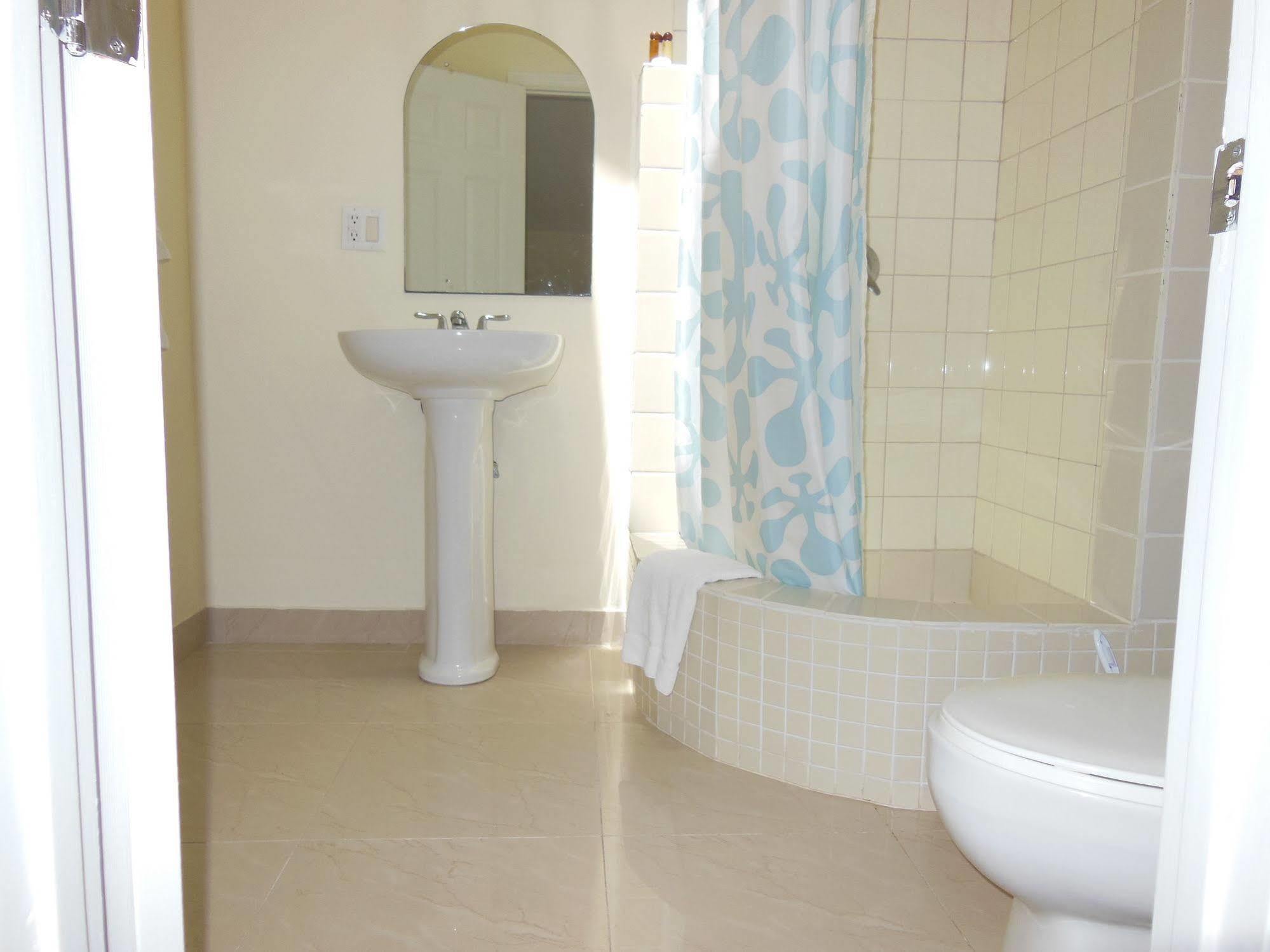 Carib Club * Grace Bay