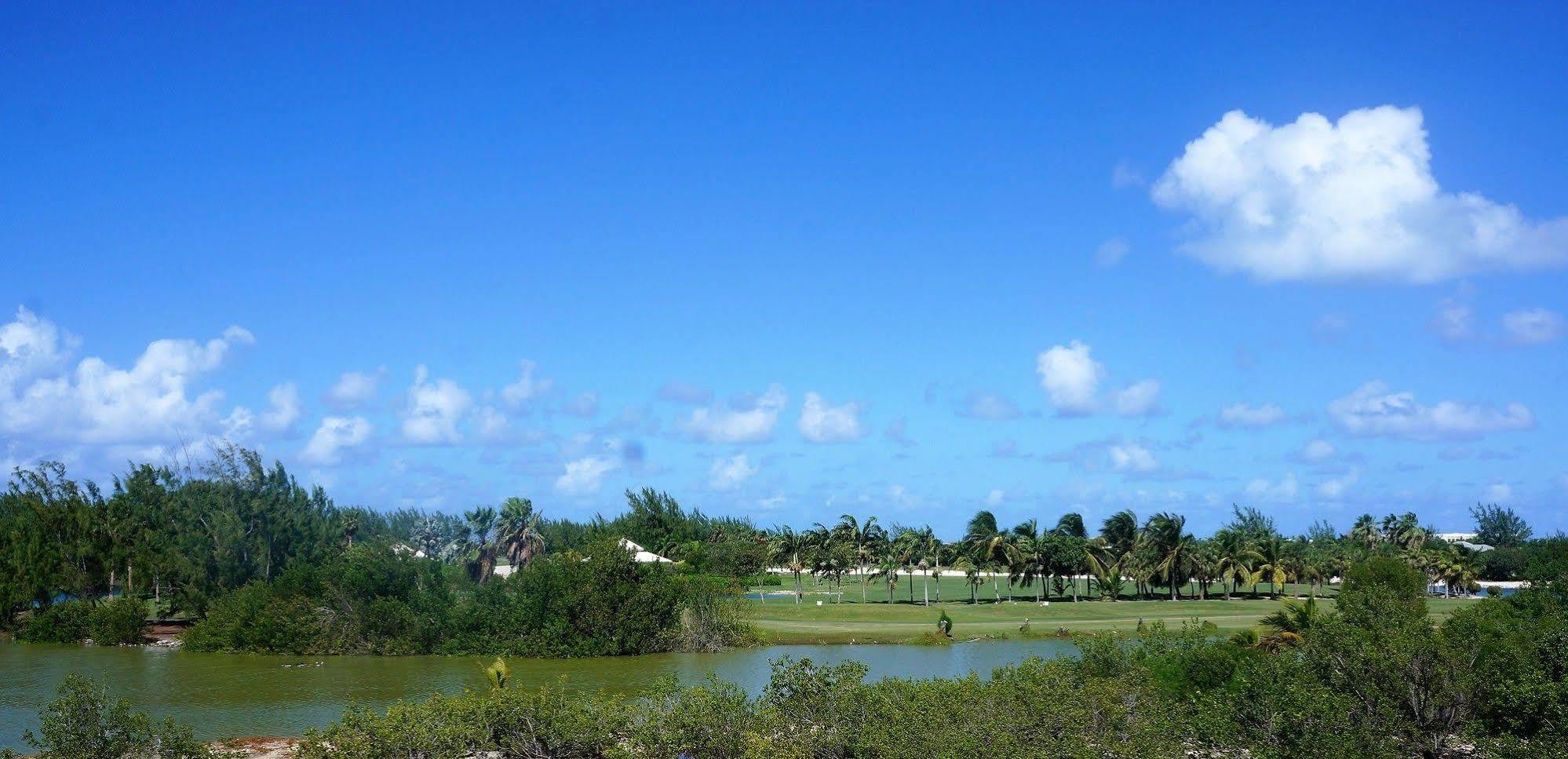 Carib Club * Grace Bay