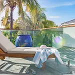 The Oasis At Grace Bay
