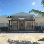 Josy Villa Grace Bay Beach