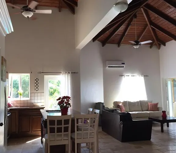 Josy Villa Grace Bay Beach