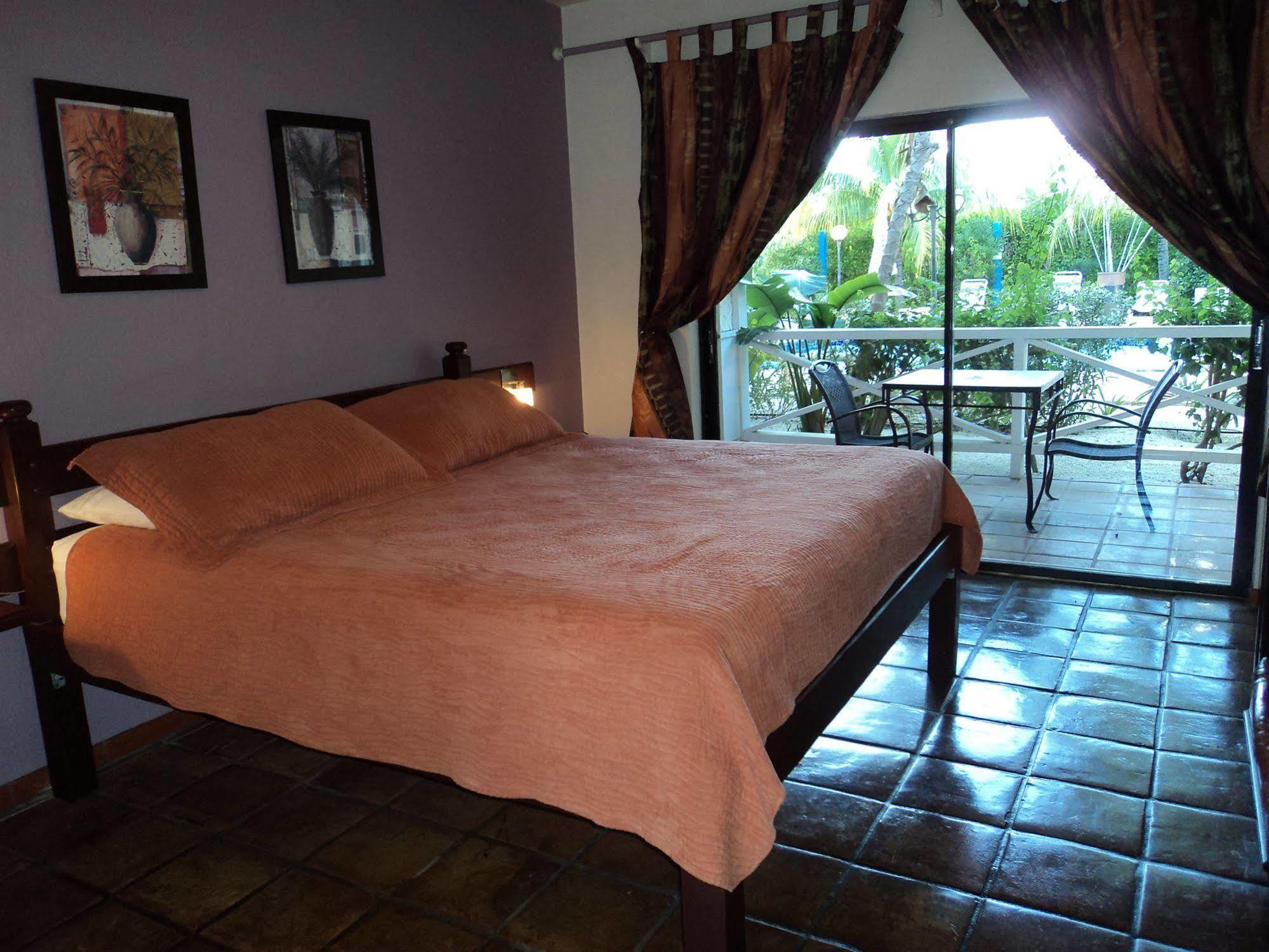 Caribbean Paradise 3* Grace Bay