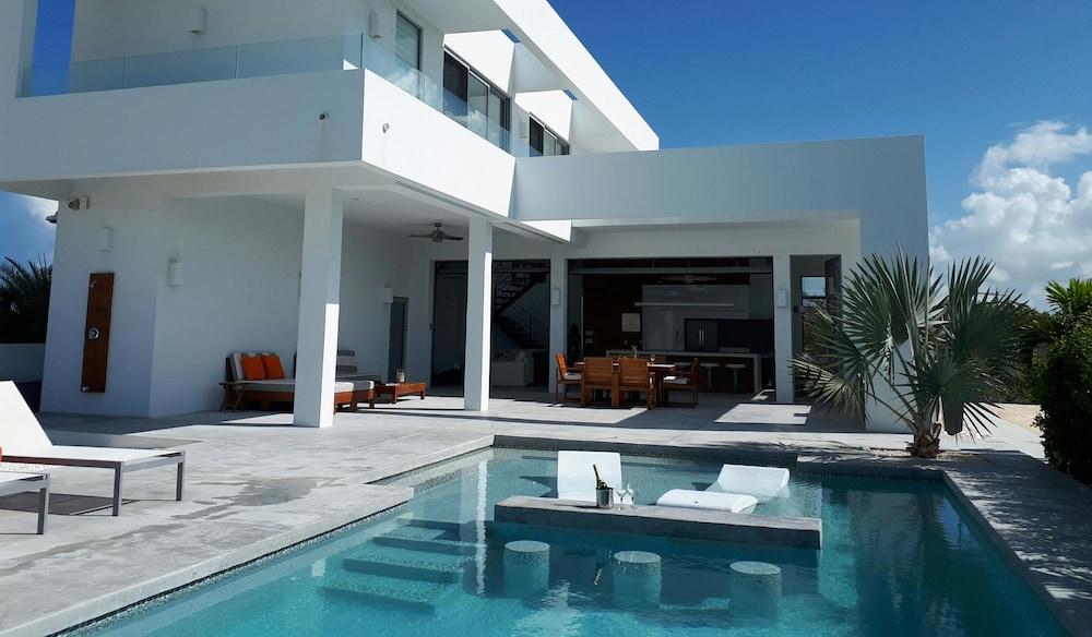 White - 2-bedroom Private - V6