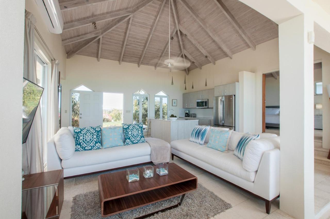 Aqua Del Rose 3 Bedroom Beachfront Holiday home