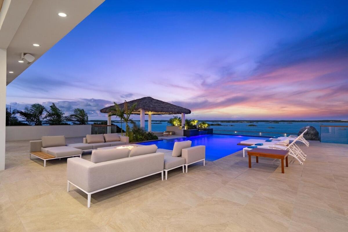 Turks & Caicos Islands Luxury Waterfront *