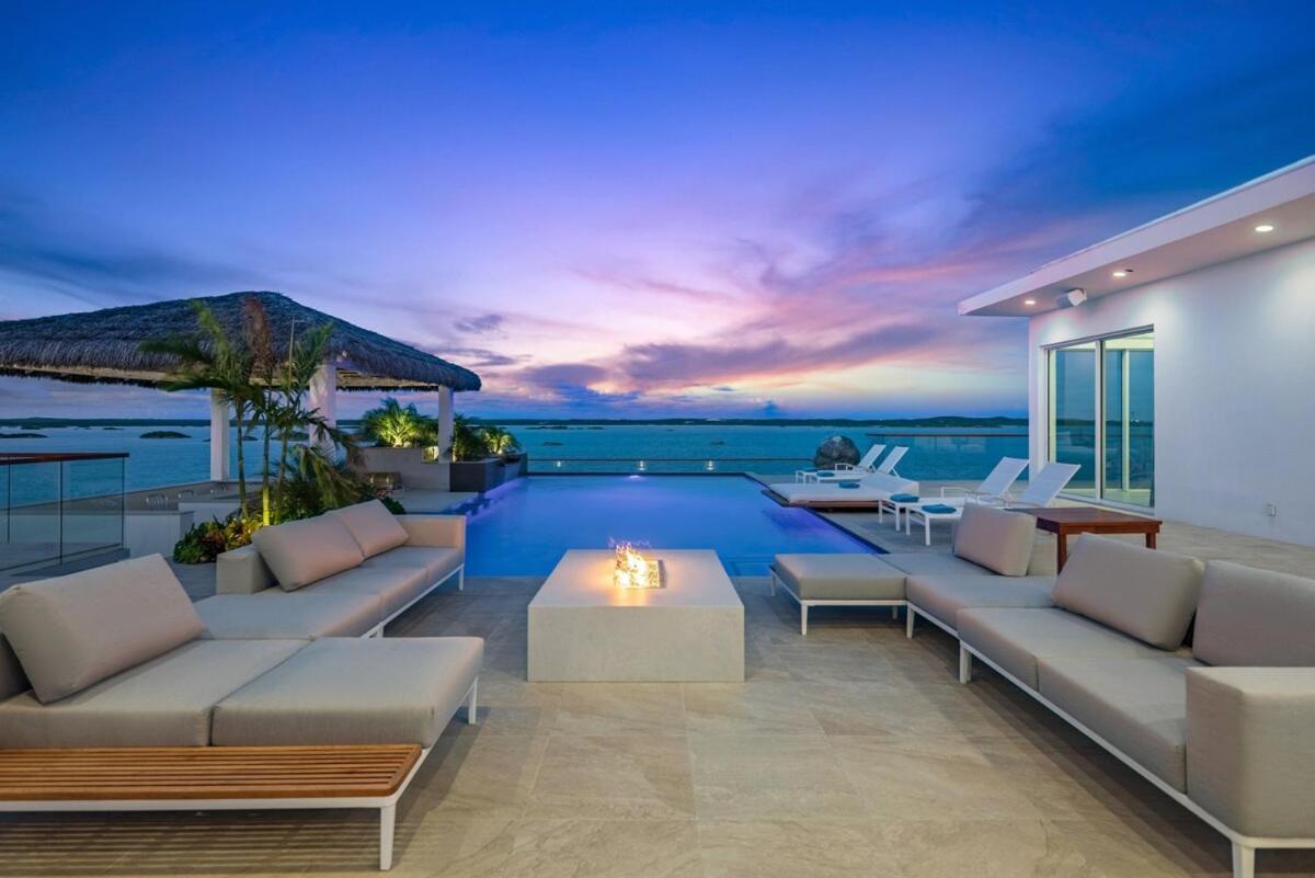 Turks & Caicos Islands Luxury Waterfront *