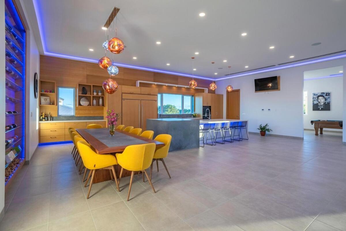 Turks & Caicos Islands Luxury Waterfront Villa *