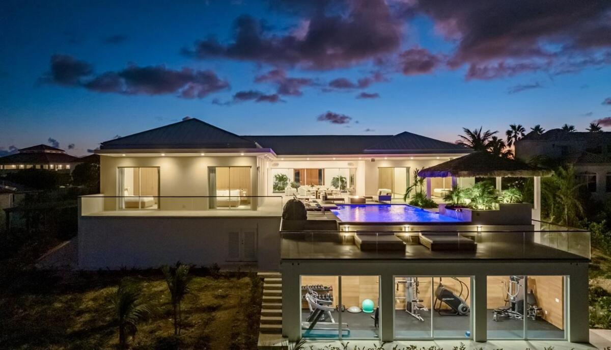 Turks & Caicos Islands Luxury Waterfront Villa *