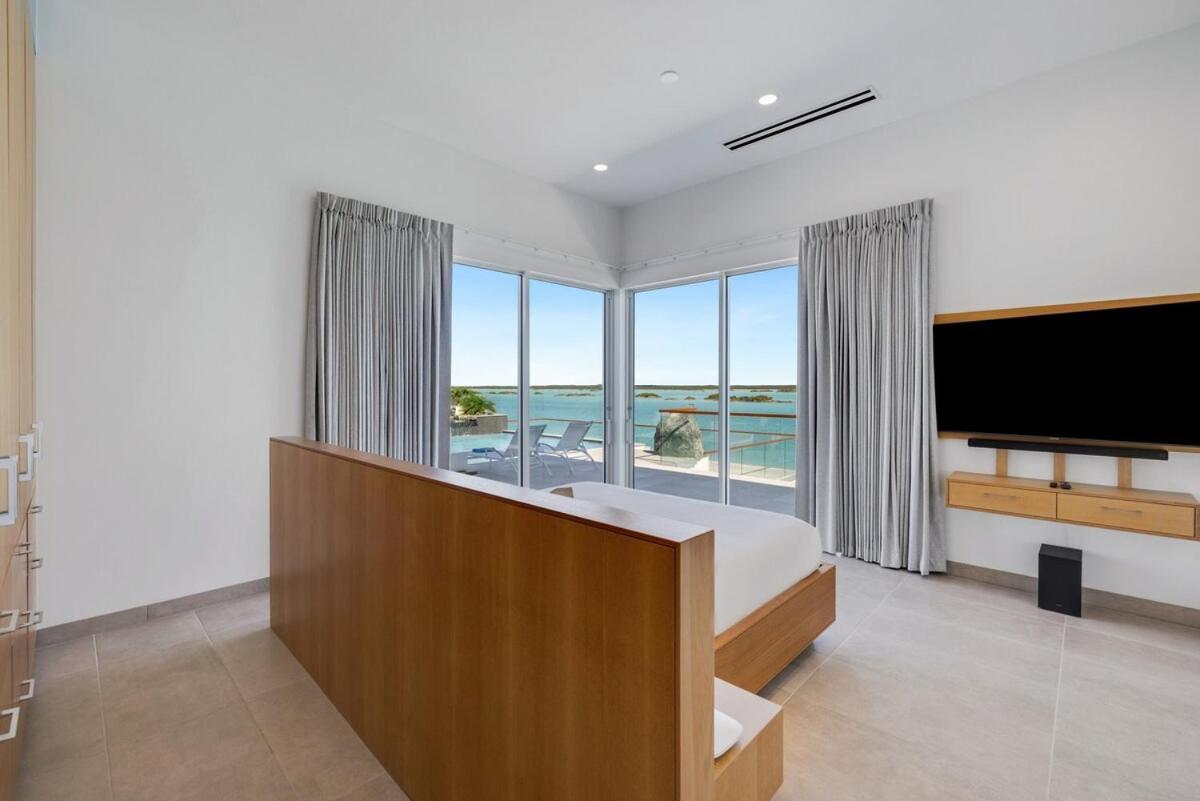 Villa Turks & Caicos Islands Luxury Waterfront Taylor Bay Beach