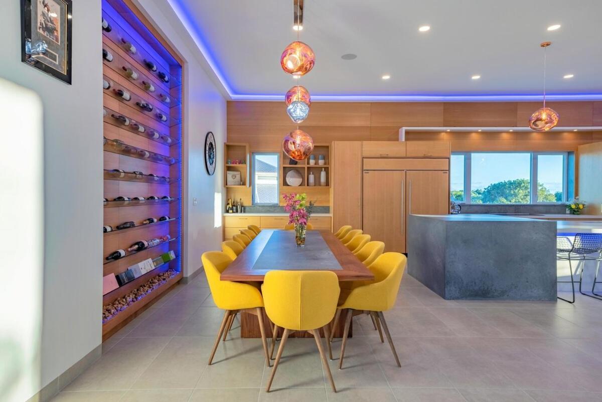 Turks & Caicos Islands Luxury Waterfront Villa *