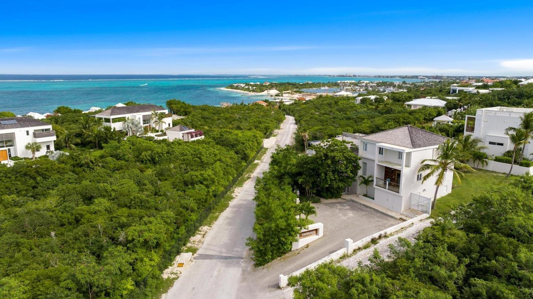 Treehaus Paradise Overlooking Grace Bay Villa