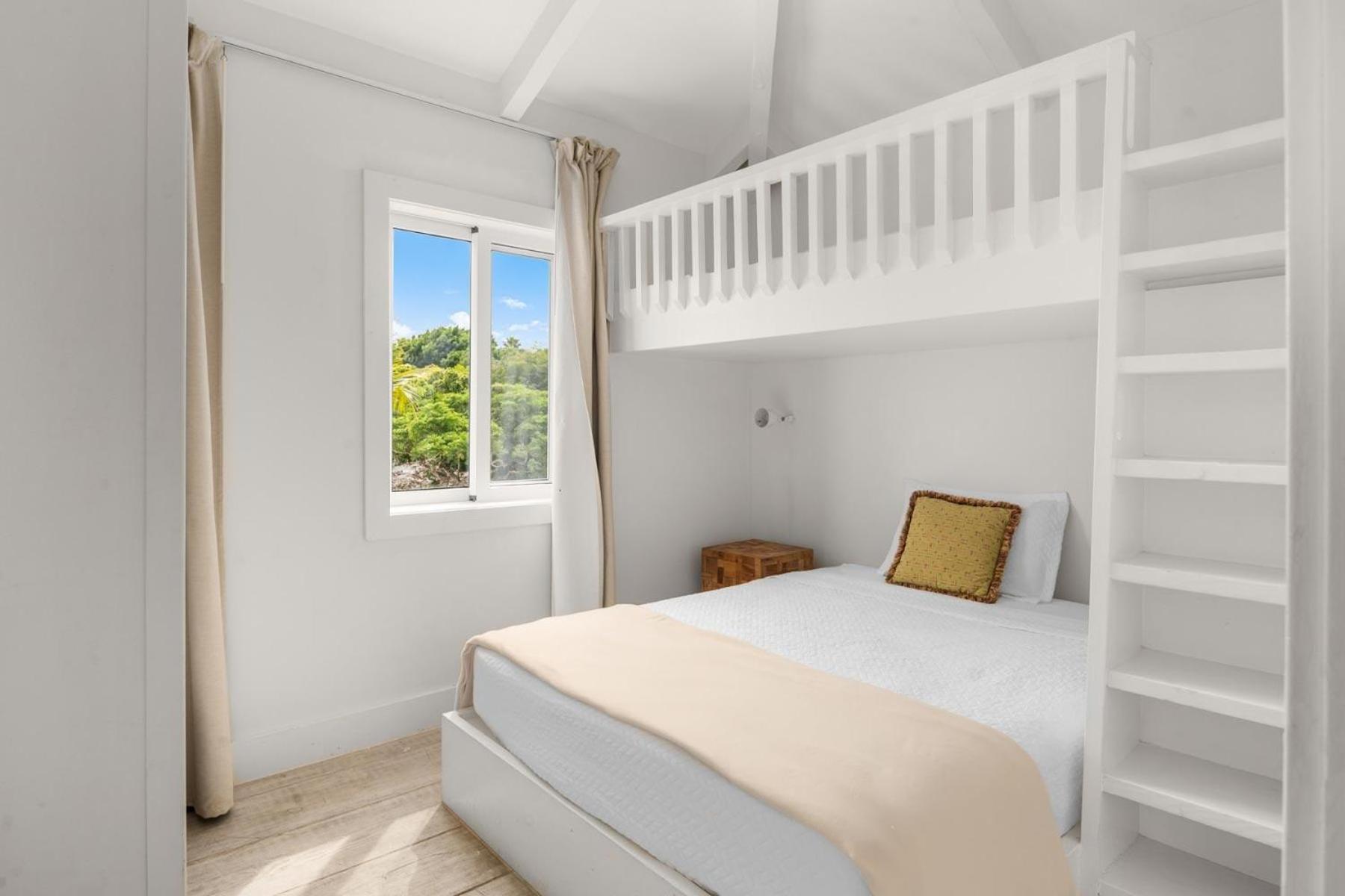 Treehaus Paradise Overlooking Grace Bay *
