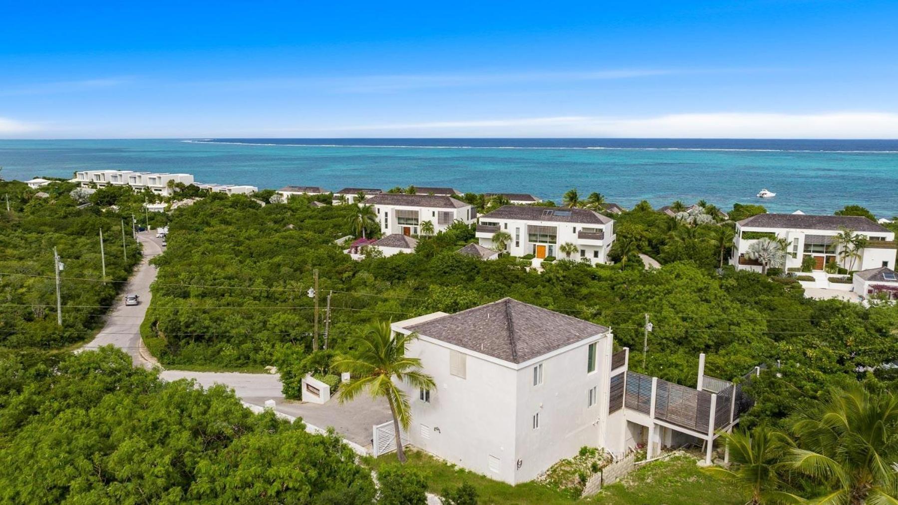 Treehaus Paradise Overlooking Grace Bay Villa