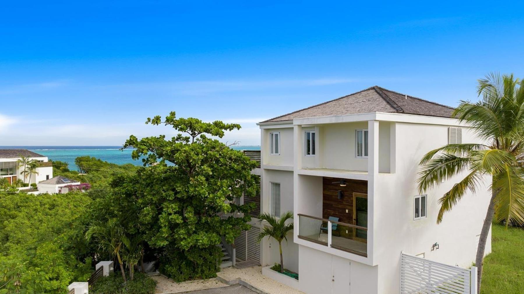 Treehaus Paradise Overlooking Grace Bay Villa *