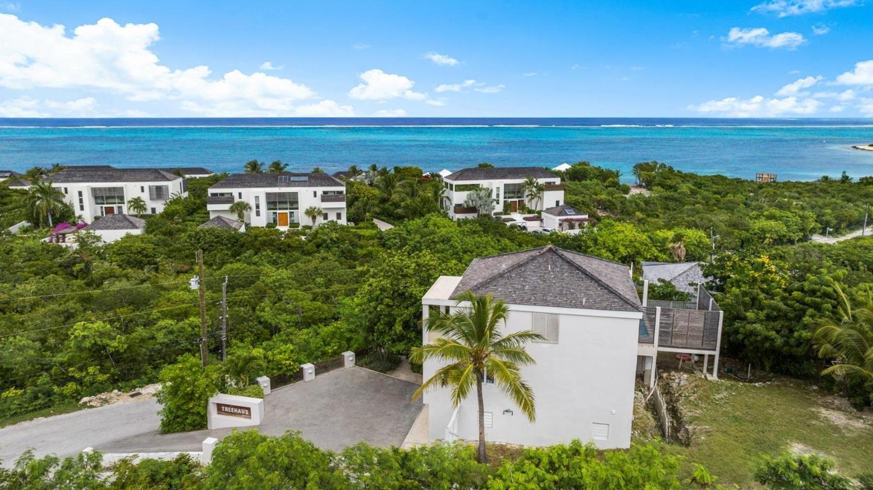 Treehaus Paradise Overlooking Grace Bay *