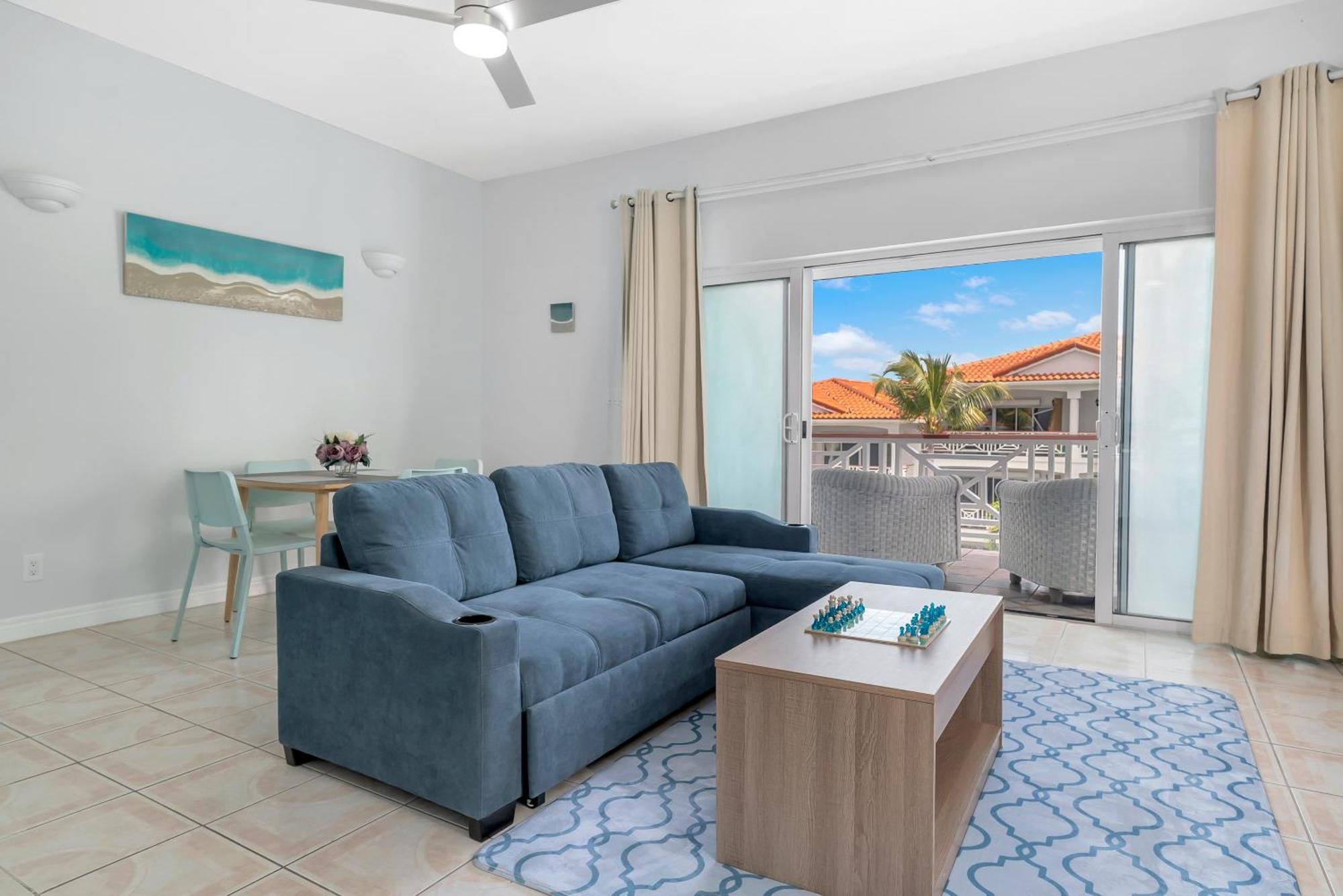 Serene Penthouse Oasis, Pool, Steps From The Beach Apartment *