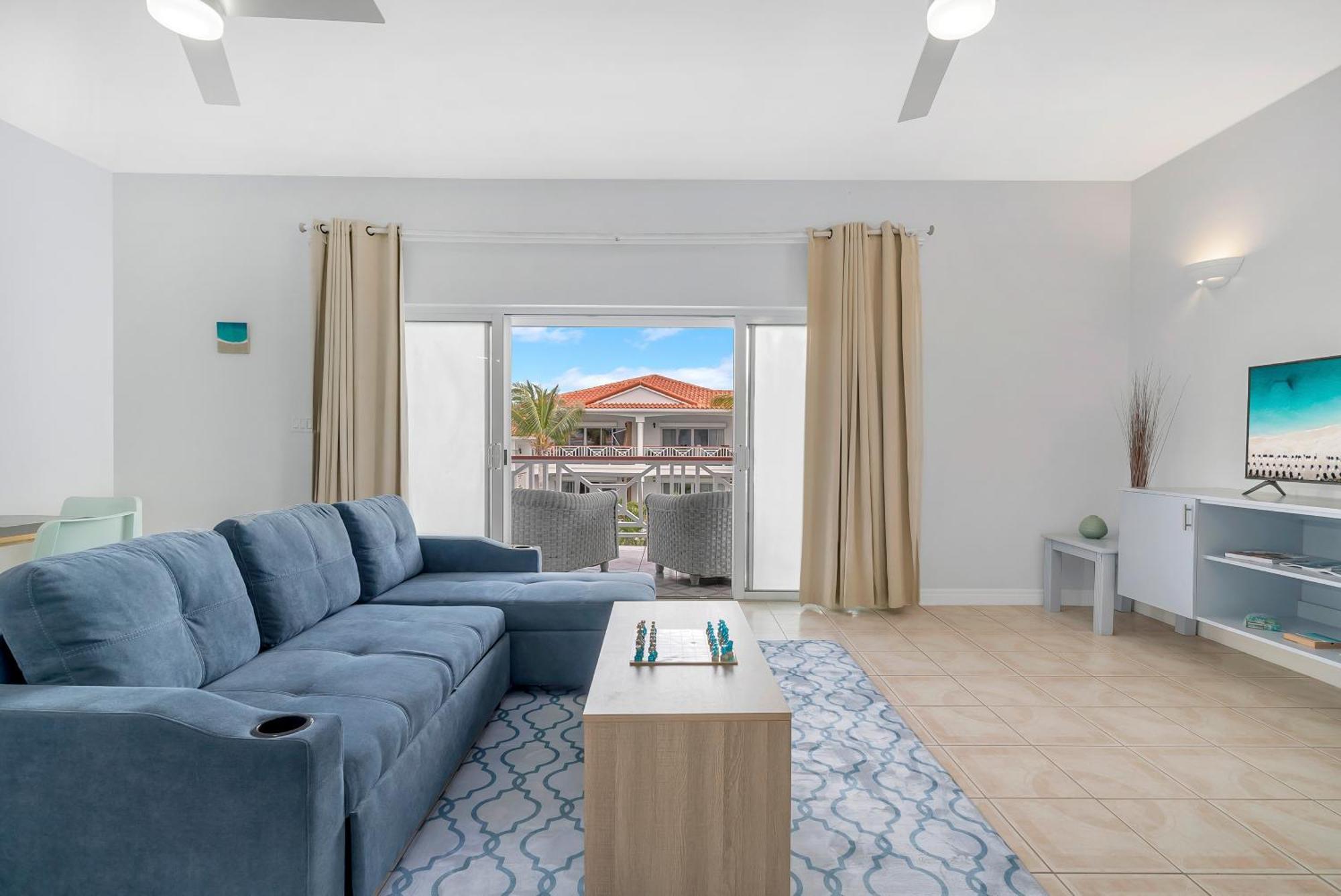 Serene Penthouse Oasis, Pool, Steps From The Beach Apartment The Bight Settlements