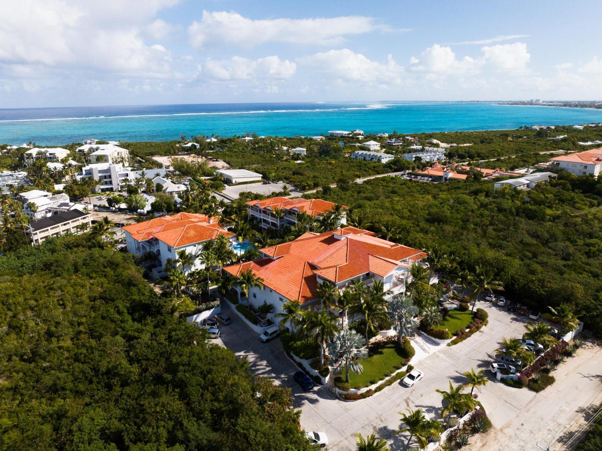 Serene Penthouse Oasis, Pool, Steps From The Beach *