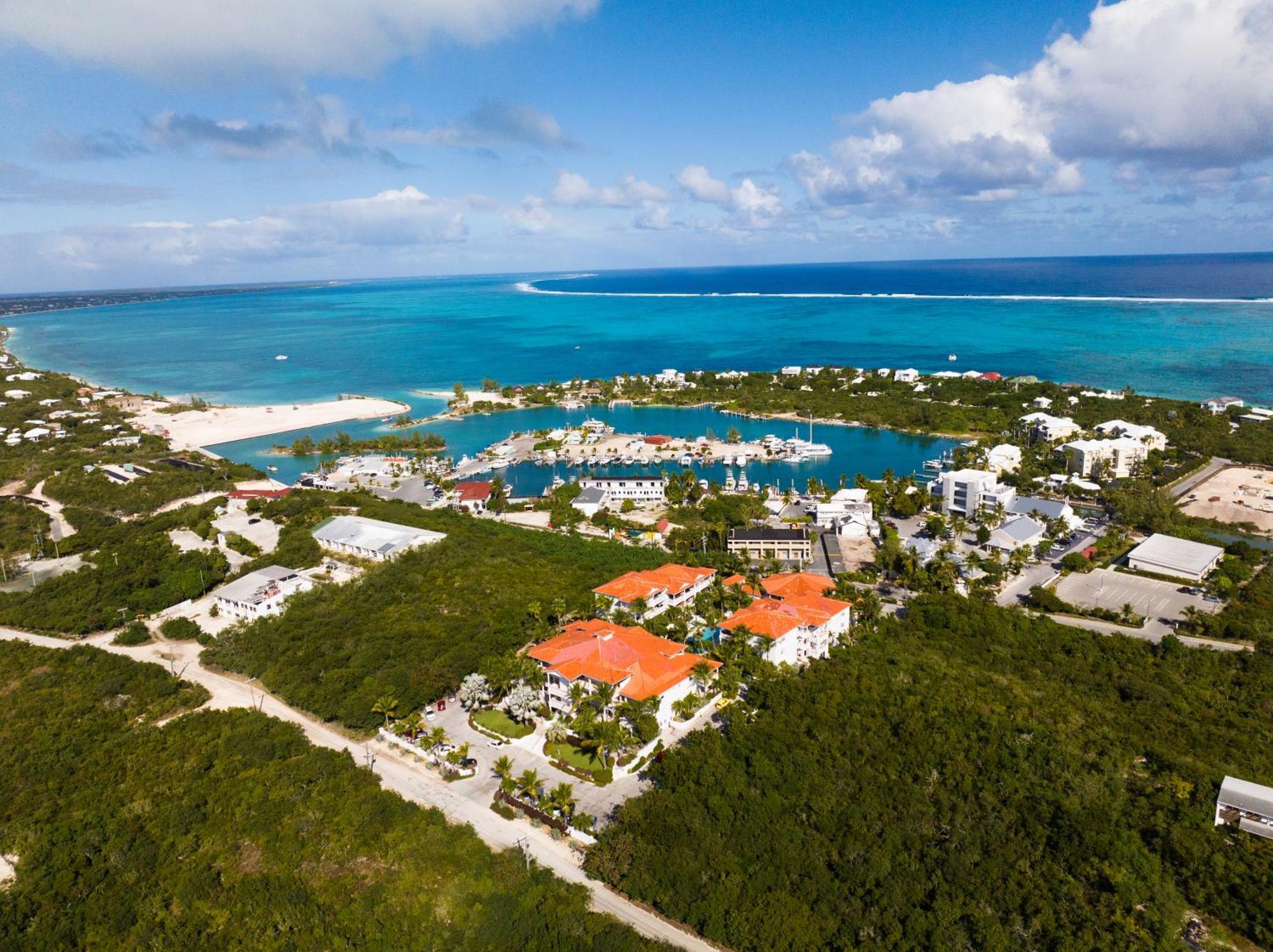 Serene Penthouse Oasis, Pool, Steps From The Beach The Bight Settlements
